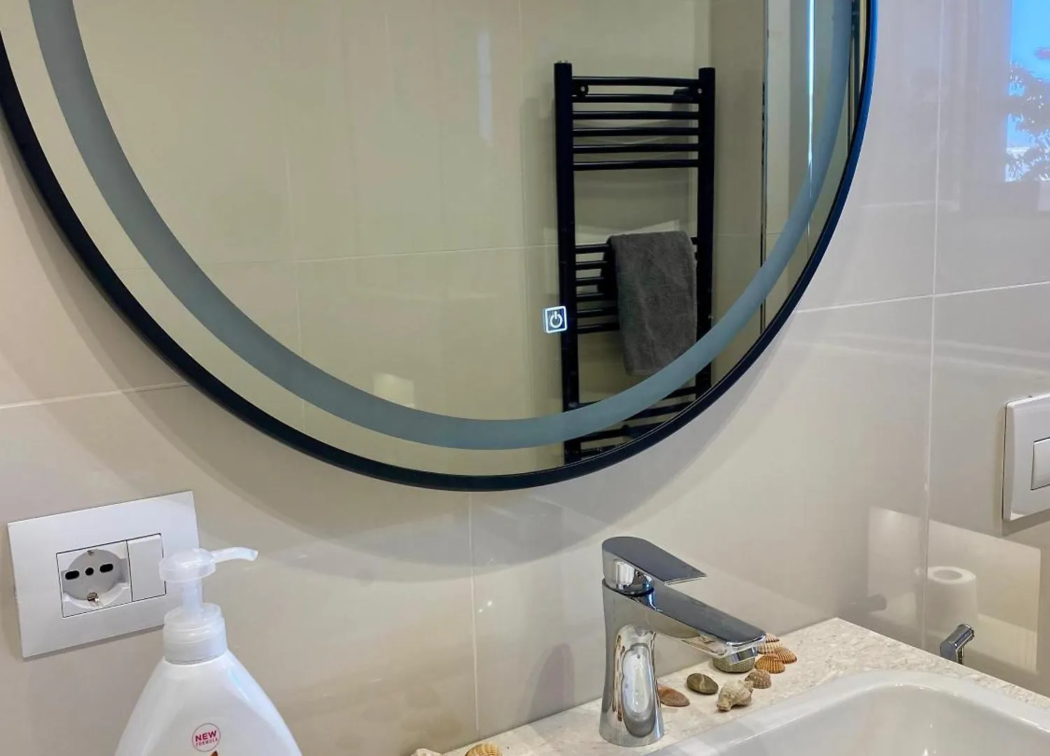 Flos Apartament Apartment Vlore